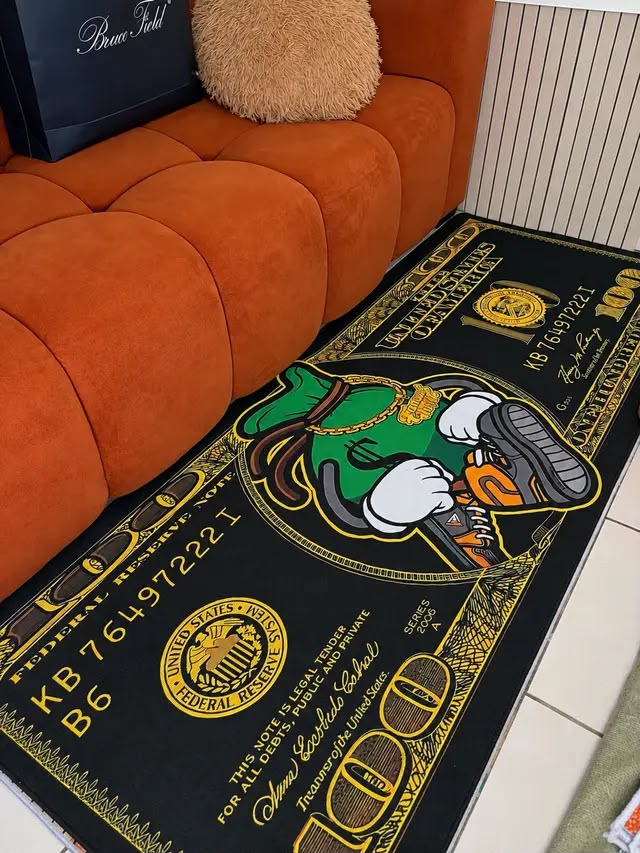 Tapis billet 100 dollars mascotte sac d'argent vert sur fond noir et or